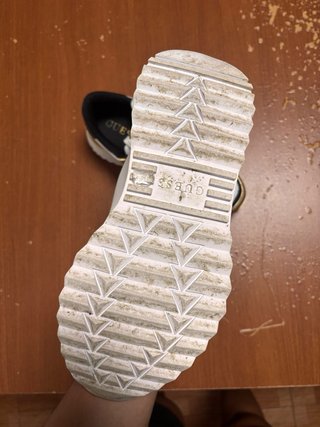 Botines Guess Blanco y Dorado
