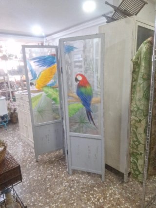 Biombo decorativo con loros