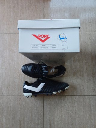 Botas de fútbol Pony T42 sin estrenar