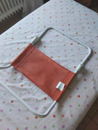 Silla baja de playa naranja. Hay 2,las 2 x20euros