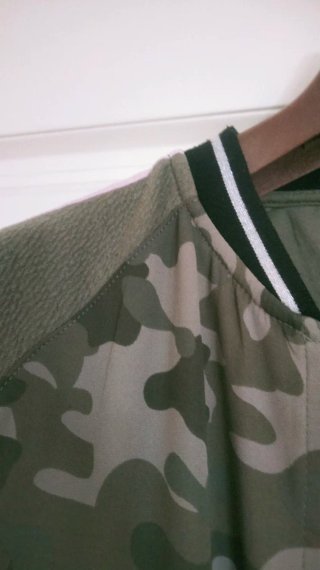 Chaqueta bomber camuflaje mujer