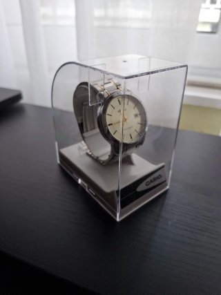 Reloj Casio Dorado y Plateado