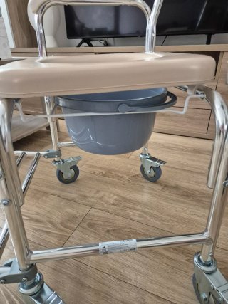 Silla geriátrica para el baño