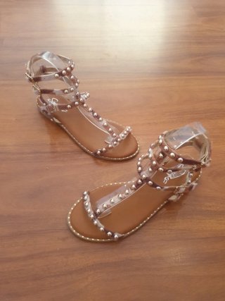 Sandali bassi donna con borchie