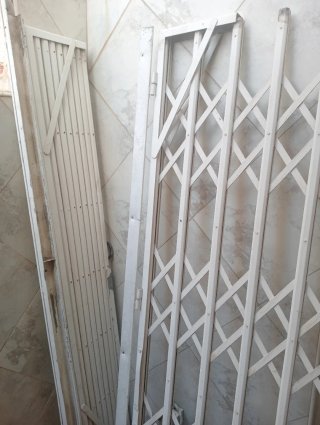 Puerta de seguridad extensible