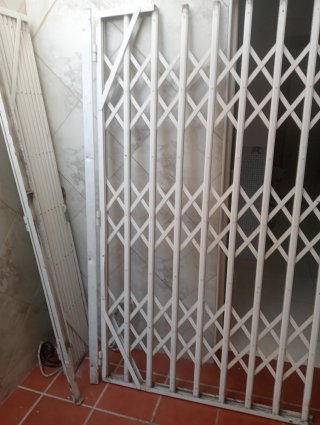 Puerta de seguridad extensible