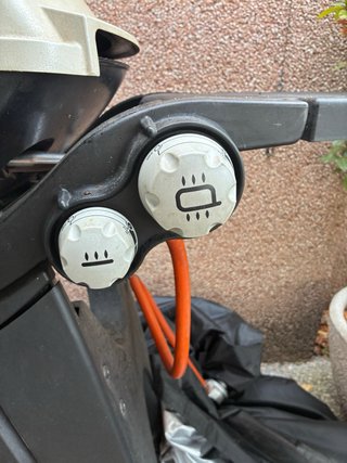 Barbacoa Weber Beige y Naranja