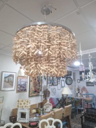 Lámpara artesanal de madera