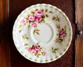 Royal Albert 2 platos porcelana serie del mes