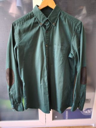 Camisa verde Massimo Dutti con coderas
