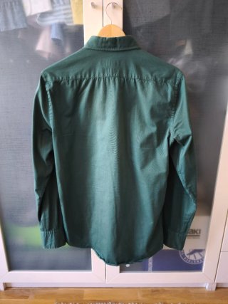 Camisa verde Massimo Dutti con coderas