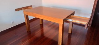 Mesa de comedor de madera