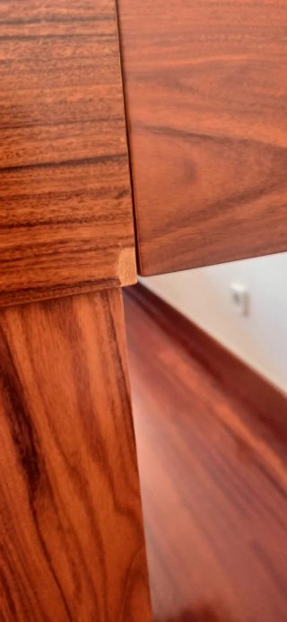 Mesa de comedor de madera