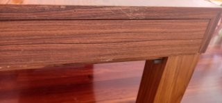 Mesa de comedor de madera