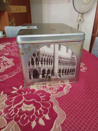 Scatola latta vintage Vicenzi Venezia anni 70