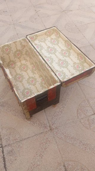 Baúl antiguo pequeño decorativo