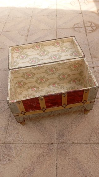 Baúl antiguo pequeño decorativo