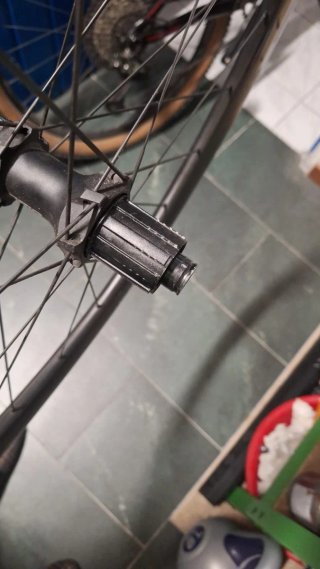 Rueda de carbono trasera para bicicleta