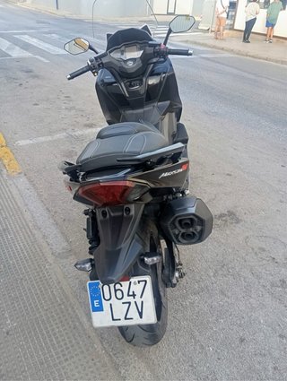 Maxi Scooter Negra