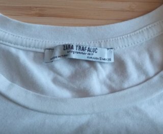Camiseta blanca con volantes