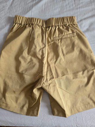 Pantalón corto beige talla M