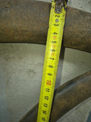 Rueda antigua de hierro fundido