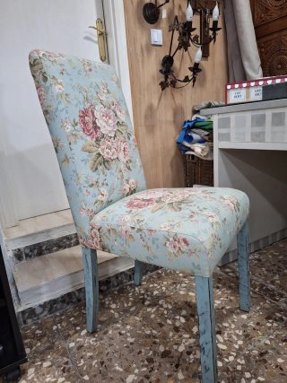 Silla tapizada floral