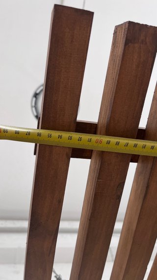 Lámparas de mimbre y madera