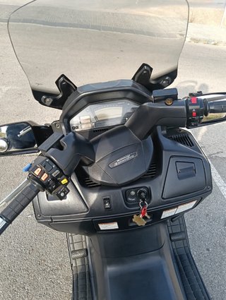 Moto Suzuki Burgman 650 Executive Negra