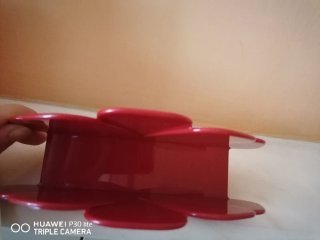 Portatovaglioli rosso a forma di fiore