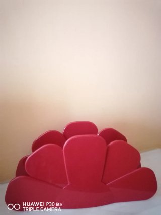 Portatovaglioli rosso a forma di fiore