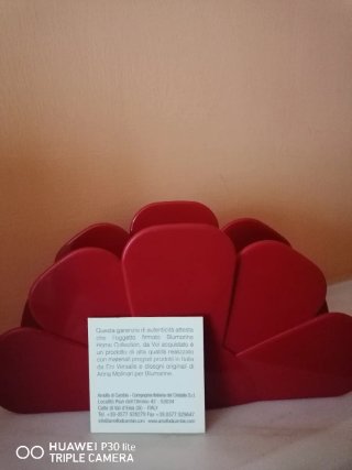 Portatovaglioli rosso a forma di fiore