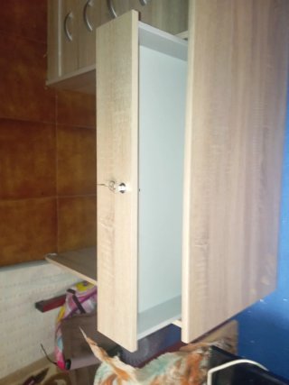 Mueble de oficina con estantes y cajones