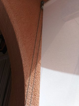 Cortina enrollable o estor beige/blanco