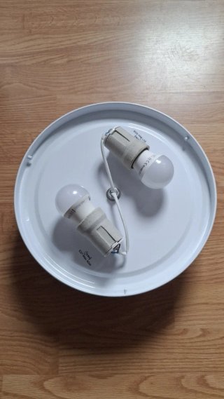 Lámpara de techo blanca