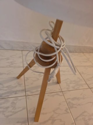 Lámpara de mesa IKEA Lauters madera y tela