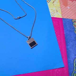 Cadena y colgante de acero