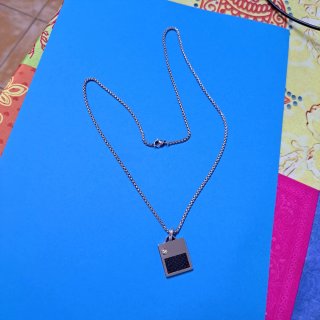 Cadena y colgante de acero
