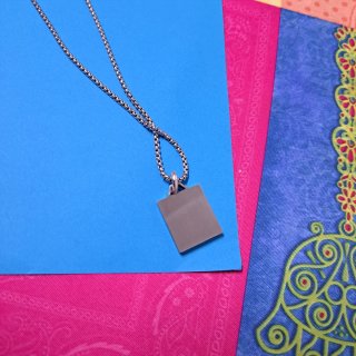 Cadena y colgante de acero