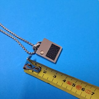 Cadena y colgante de acero