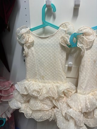 Traje de flamenca beige con volantes