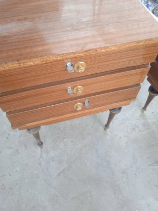 Mesitas de noche de madera 10 € cada una