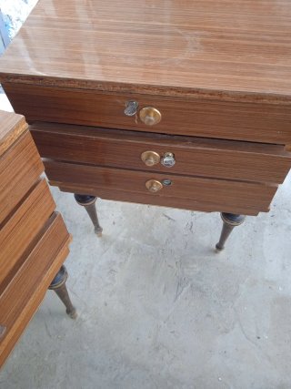 Mesitas de noche de madera 10 € cada una