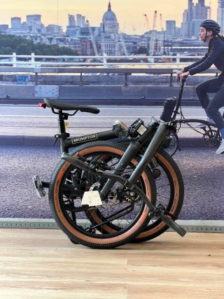 Brompton G-Line 8v Black Space Médium (Sin Rack)