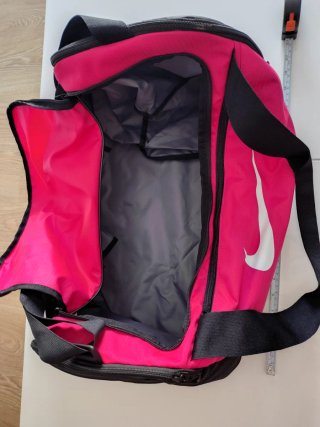 Bolso deportivo Nike rosa y negro