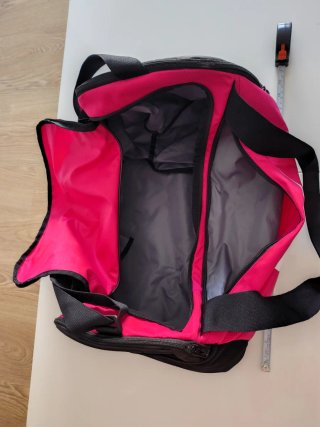 Bolso deportivo Nike rosa y negro