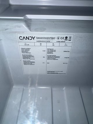Nevera Candy pequeña con congelador