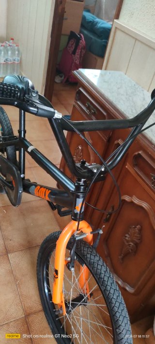 Bicicleta BMX Naranja y Negra