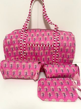 Bolsa de viaje y 3 neceseres estampados