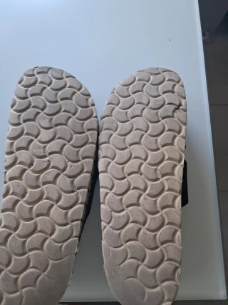 Sandalias de plataforma negras y marrones